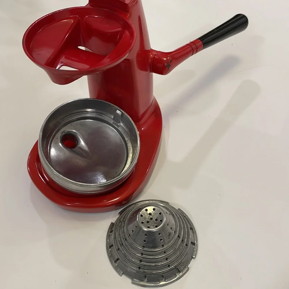 JUICE- KING RED VINTAGE JUICER